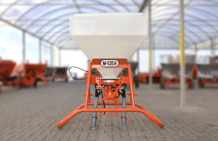 Adubadeira M-535 H