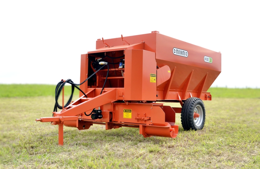 Distribuidora de compostos M-900 E - 3.7